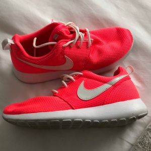 Nike Women’s Roshe sneakers • Neon pink/orange-ish